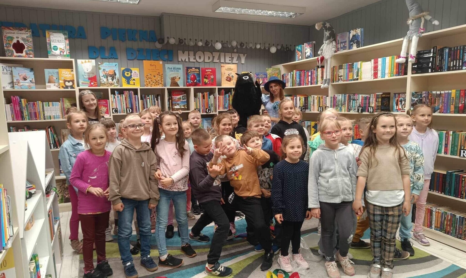spotkanie dzieci z autorką Katarzyną Brzozowską