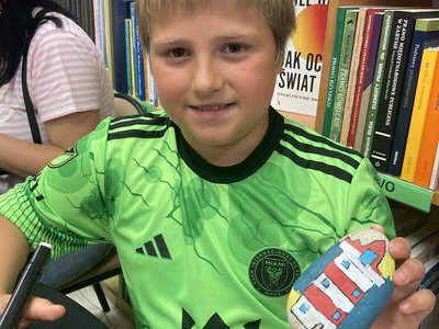 malowanie kamieni w bibliotece