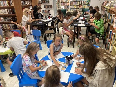 malowanie kamieni w bibliotece