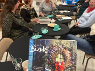 Spotkanie uczestników DKK dla Dorosłych w bibliotece