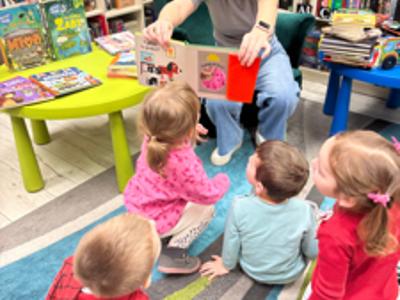 odwiedziny przedszkolaków  w bibliotece