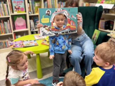 odwiedziny przedszkolaków  w bibliotece