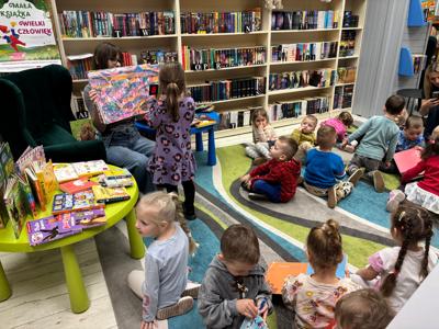 odwiedziny przedszkolaków  w bibliotece