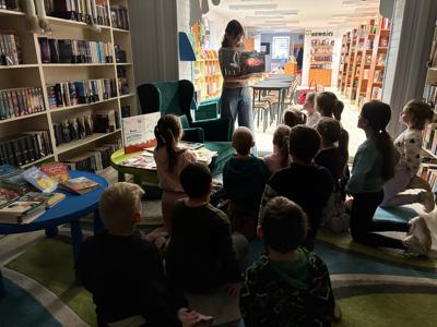 Spotkanie dzieci w bibliotece
