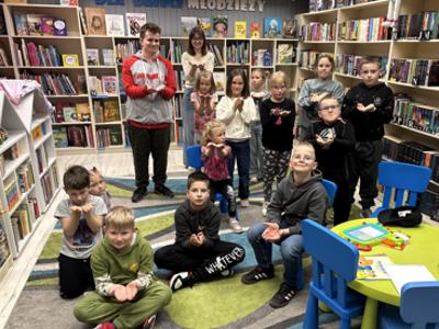 zajęcia z dziećmi  w bibliotece w dyskusyjnym klubie książki