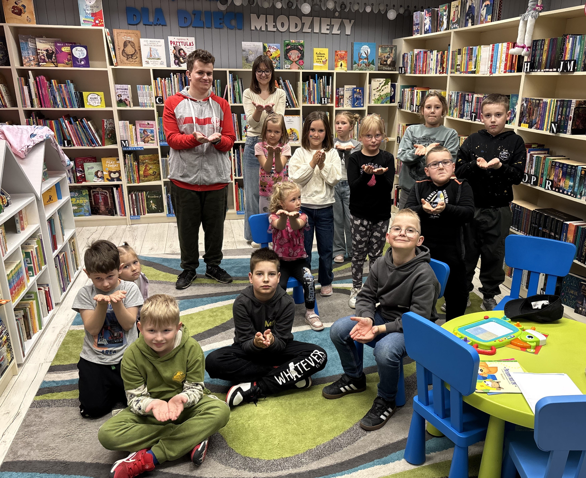 zajęcia z dziećmi  w bibliotece w dyskusyjnym klubie książki