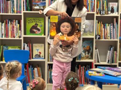 wizyta przedszkolaków w bibliotece