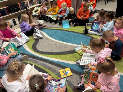 wizyta przedszkolaków w bibliotece