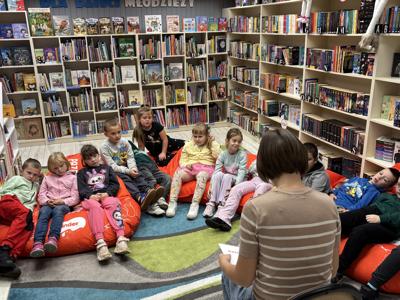 zajęcia dla dzieci promujące czytelnictwo w bibliotece