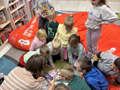 zajęcia dla dzieci promujące czytelnictwo w bibliotece