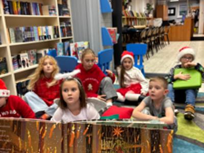 spotkanie dzieci w dyskusyjnym klubie książki