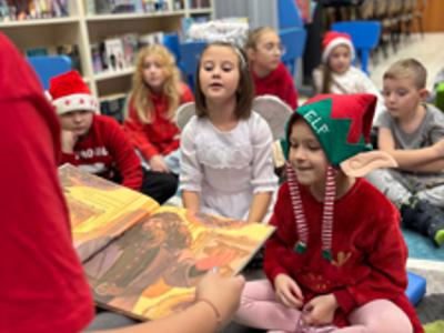 spotkanie dzieci w dyskusyjnym klubie książki