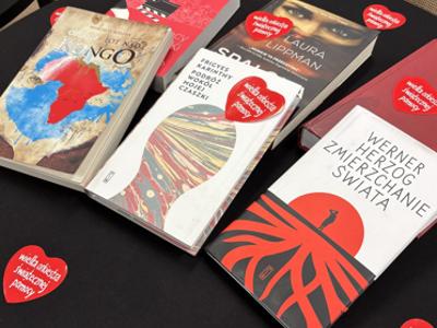 kiermasz książek w bibliotece