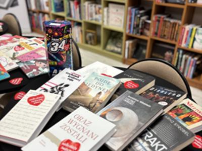 kiermasz książek w bibliotece