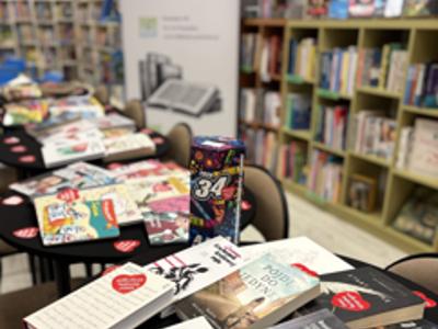 kiermasz książek w bibliotece