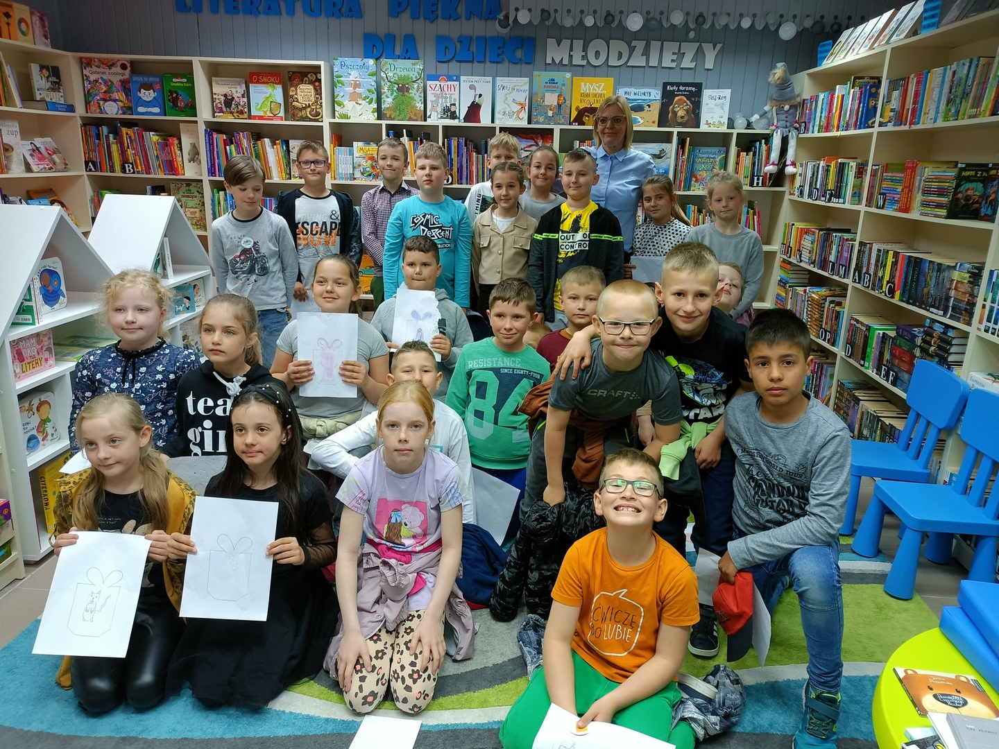 Zdjęcie grupowe dzieci, klasa IIA i IIB 