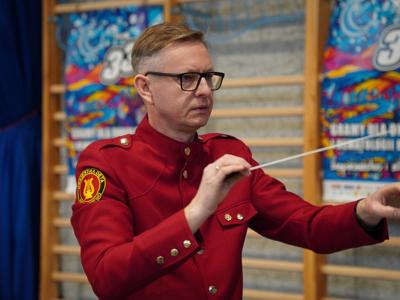 Kapelmistrz Młodzieżowej Orkiestry Dętej z Rostarzewa - Dariusz Basiński