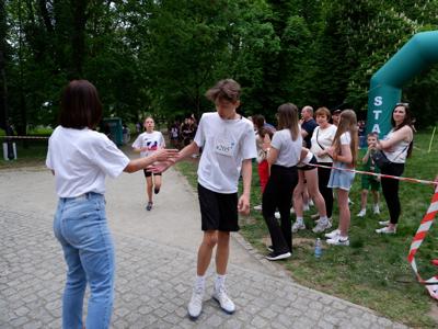 Biegnący chłopak