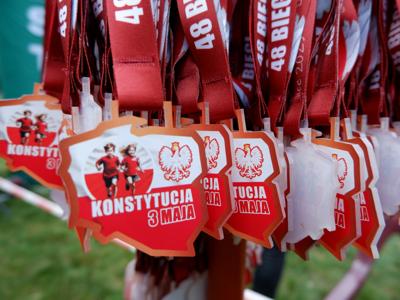 Medale dla uczestników biegów.