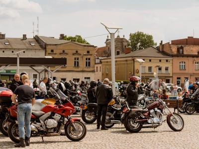 Zlot motocykli na rynku w Rakoniewicach