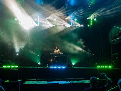 Grający DJ KIKSUU