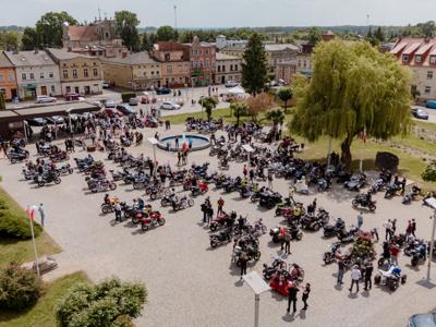 Zlot motocykli na rynku w Rakoniewicach