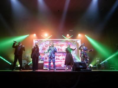 śpiewający wykonawcy