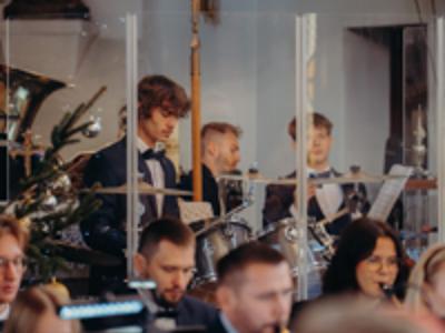 Zbliżenie na perkusistę