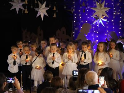 Dzieci z przedszkola podczas występu na II Festiwalu Jasełkowym