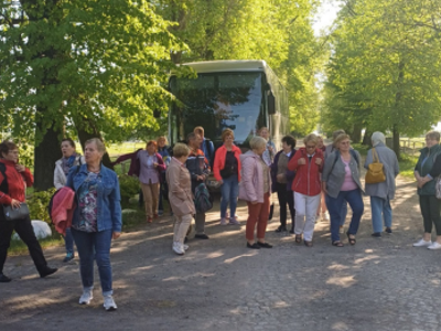 Wycieczki dla seniorów UTW Powozownia Radziejowice - Walewice - Oporów