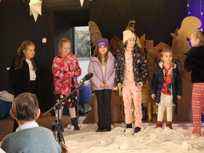 Gwiazdka z Przyjaciółmi - występ grupy teatralnej GCK Powozownia