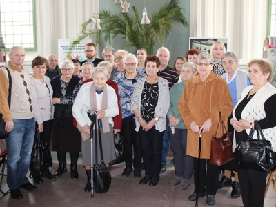 Fotografia grupowa przedstawiająca wszystkich uczestników wykładu.