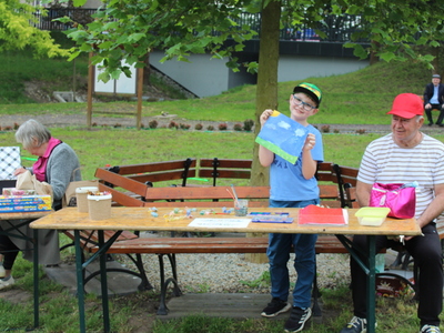 11. Na zdjęciu uczestnicy konkursu plastycznego.