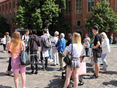 8)	Wycieczka przy pomniku toruńskiego Flisaka.