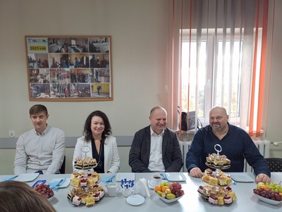 4)	Na zdjęciu od prawej: dyrektor mgops, burmistrz miasta Sompolna, kierownik administracyjna urzędu miasta oraz pracownik mgops.