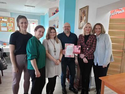 3)	Na zdjęciu dyrektor mgops, pracownice ddp oraz pani dyrektor biblioteki.