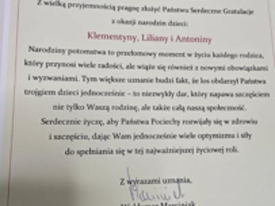 8) Na zdjęciu list gratulacyjny od burmistrza.