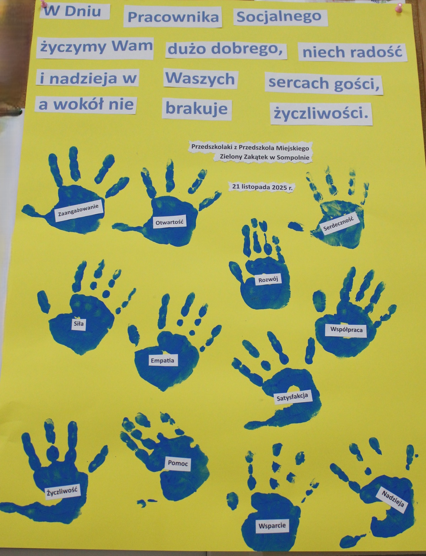 Zdjęcie przedstawia laurkę wykonaną przez dzieci z grupy Świerszcze