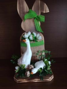 Zajączek z gąskami i zieloną wstążką