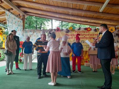 Podczas wręczania dyplomów i upominków 