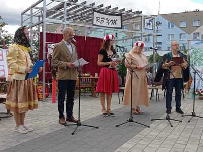 Uczestnicy Narodowego Czytania