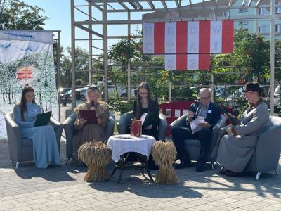 Uczestnicy Narodowego Czytania