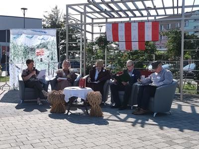 Uczestnicy Narodowego Czytania