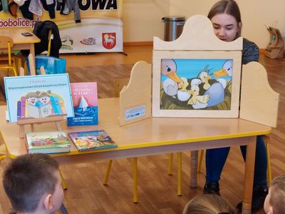 "Brzydkie Kaczątko" w formie Teatrzyku Kamishibai