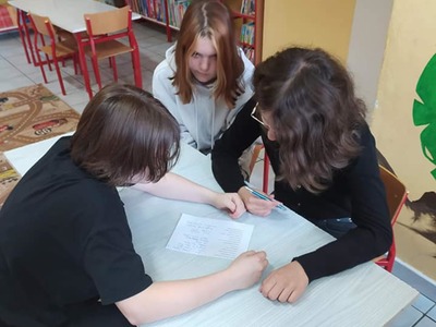 Uczestnicy lekcji bibliotecznej