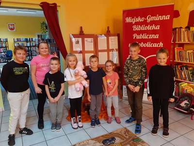 Odwiedzający wystawę